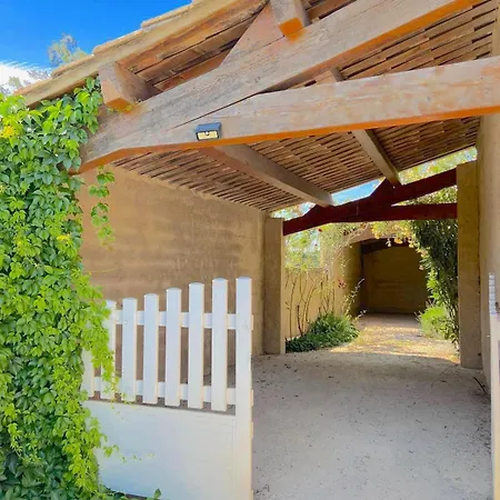 Holiday home Maison Provencale Au Milieu Des Champs Robion en Luberon
