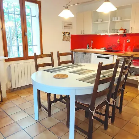 Holiday home Maison Provencale Au Milieu Des Champs Robion en Luberon